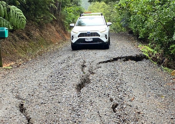 Road-cracks-with-car-Feb-2023.jpg